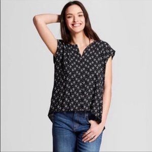 Universal Thread Black and White Sleeveless Top XS